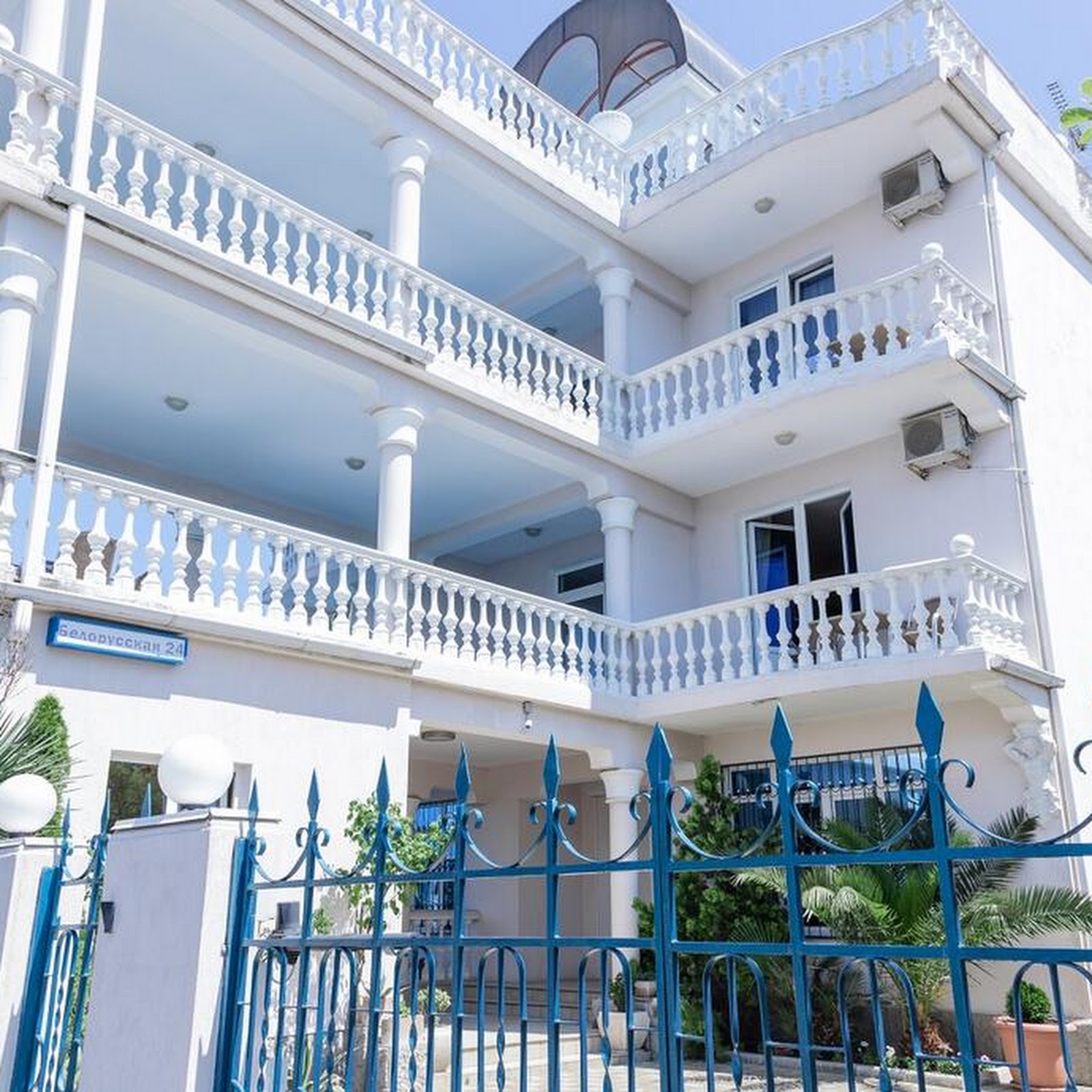 Отель La Russ - photo 1