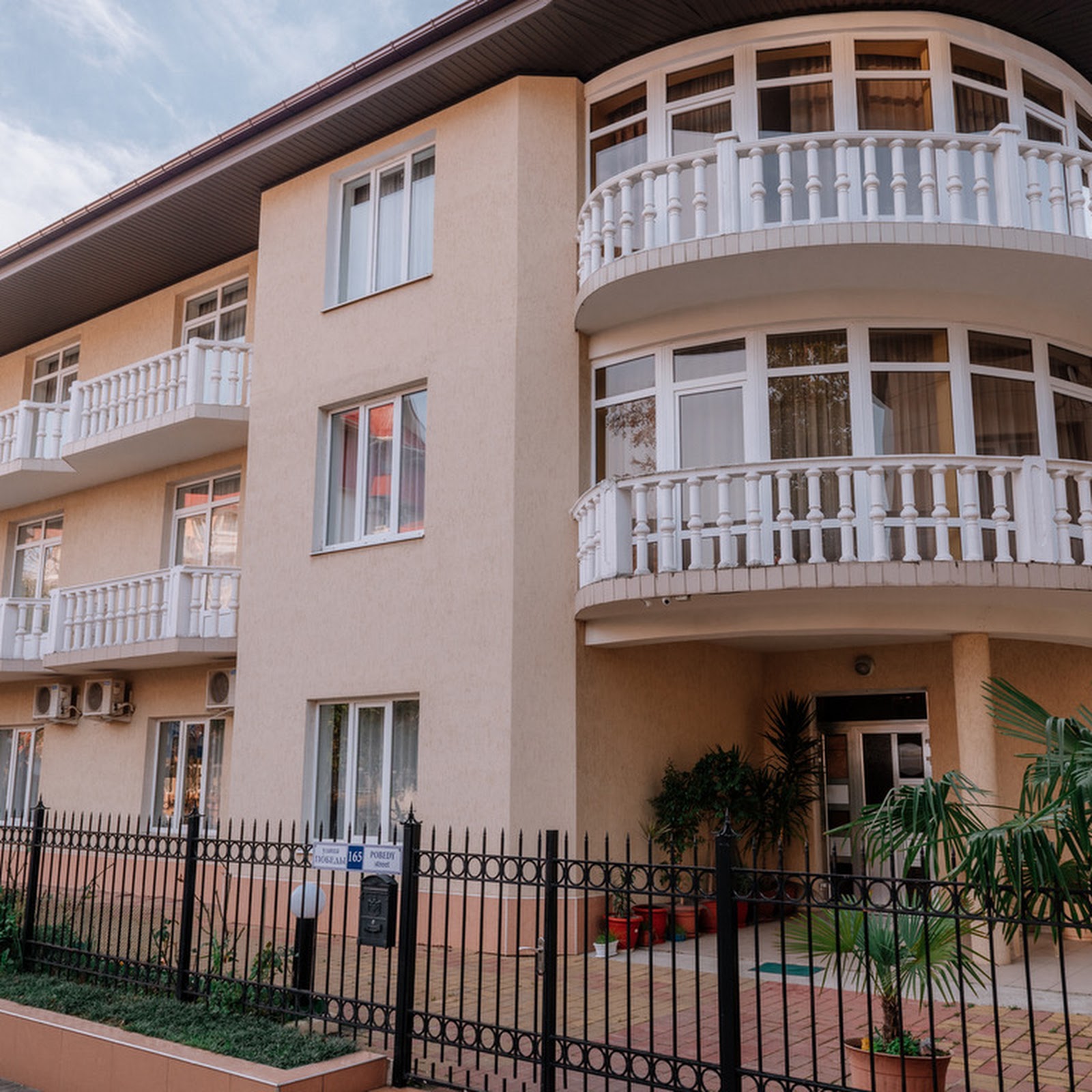 Dolphin Hotel - photo 5