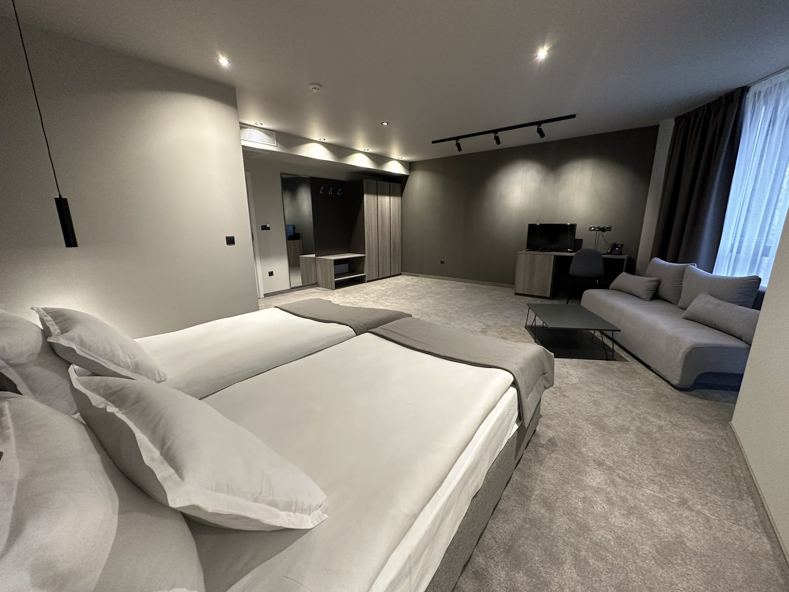 Хотел VALOR - photo 2