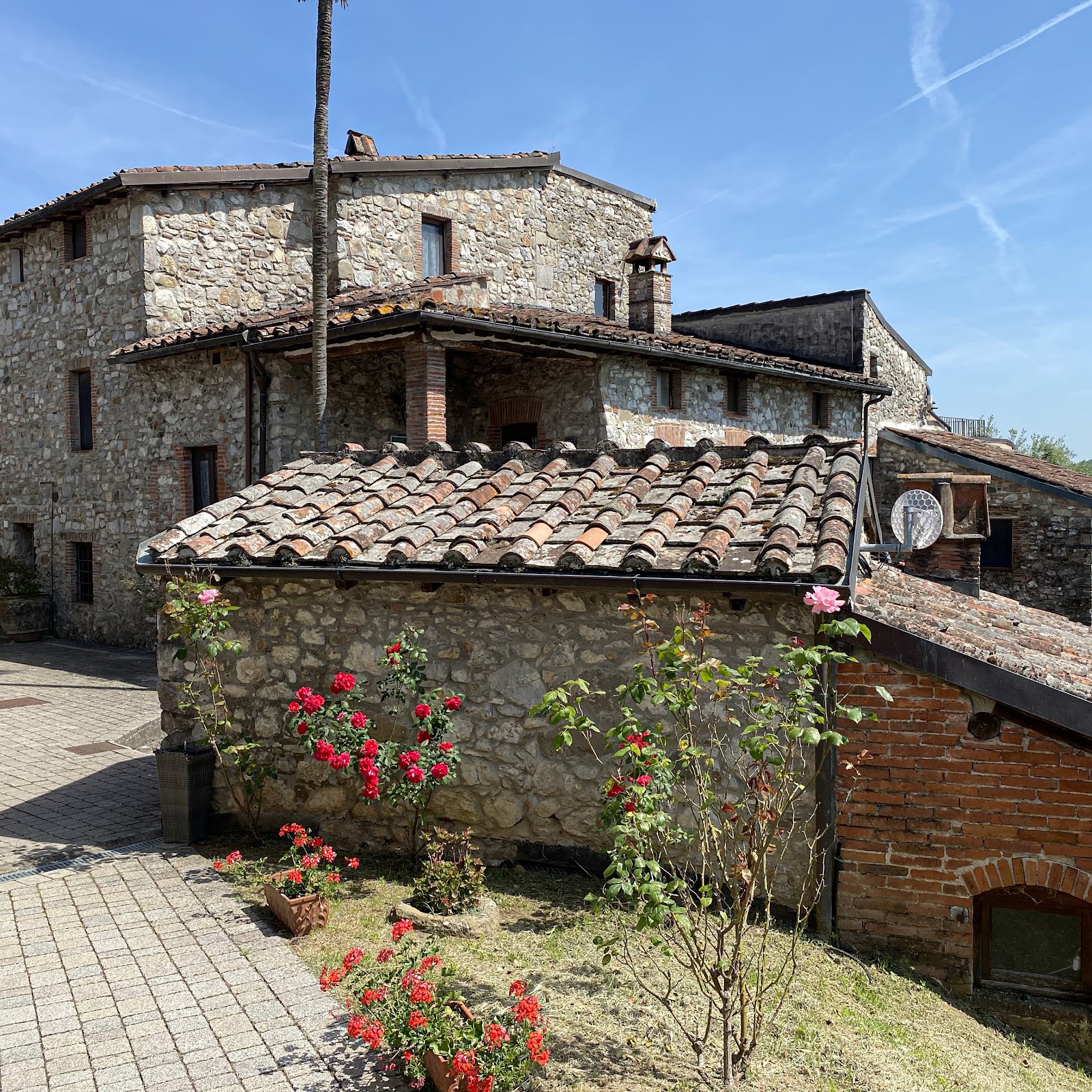 Холидей - photo 2