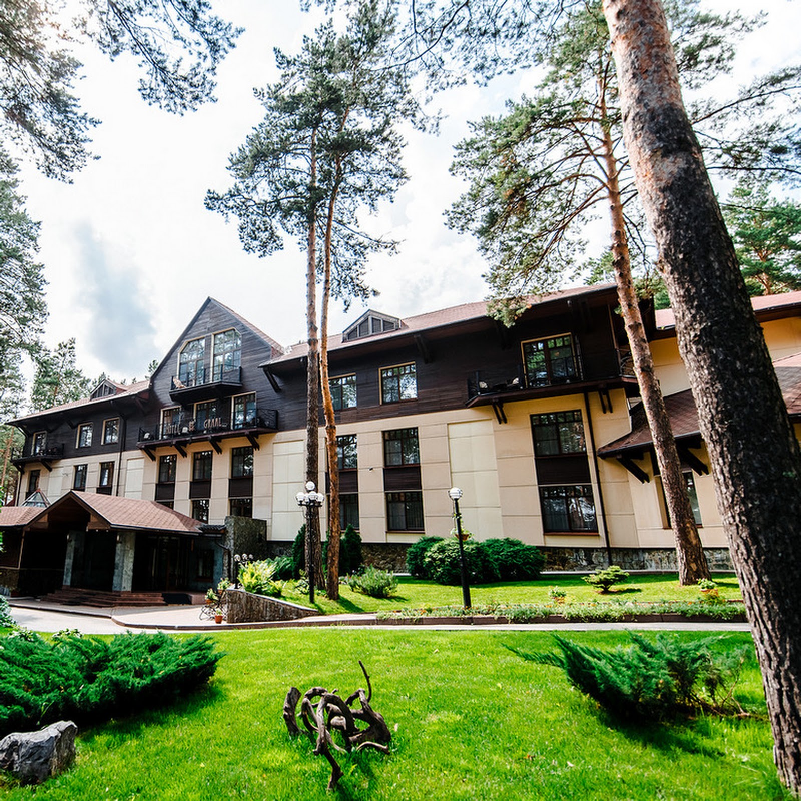 ПАРК-ОТЕЛЬ ГРААЛЬ