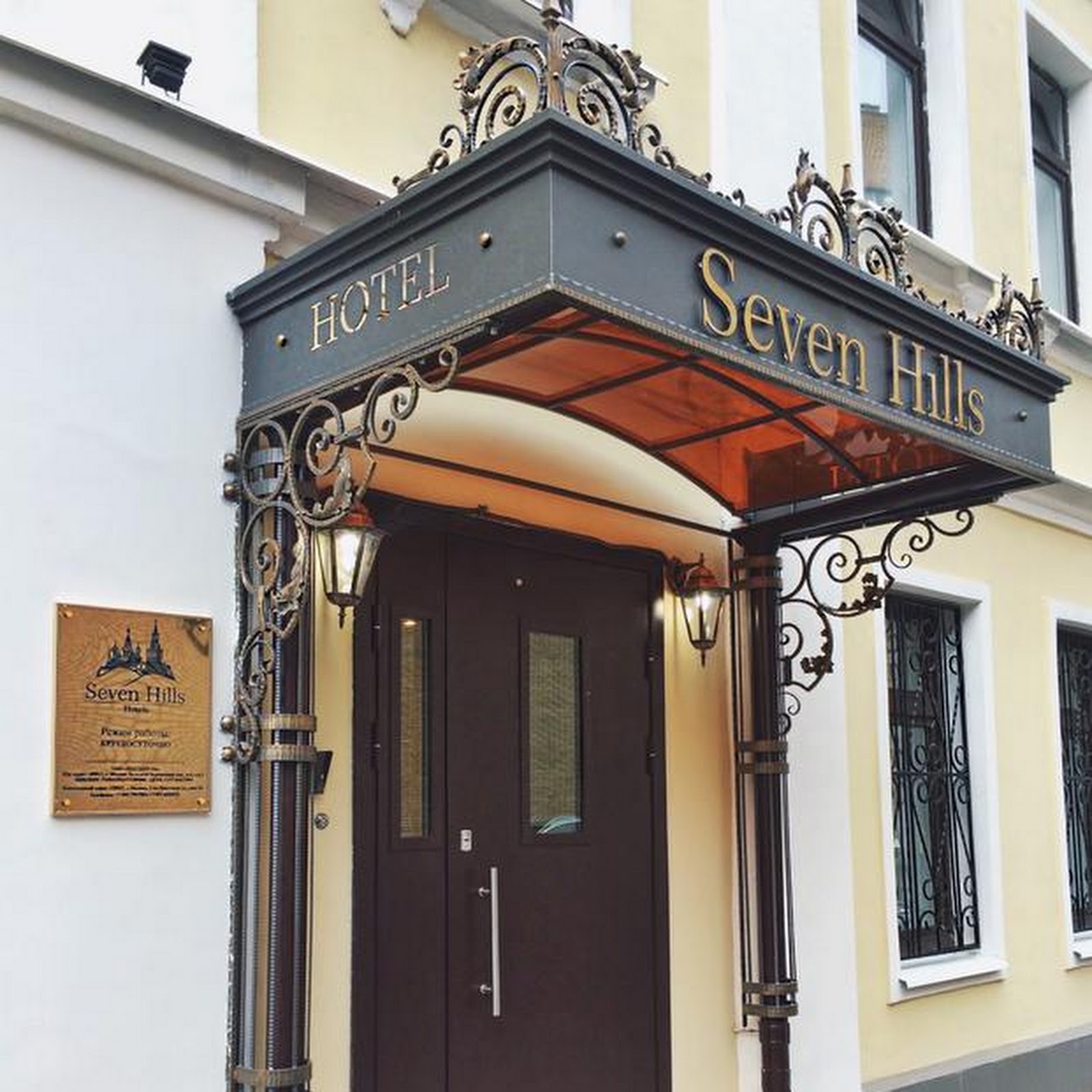 Триумфальная площадь Хостелы - photo 4