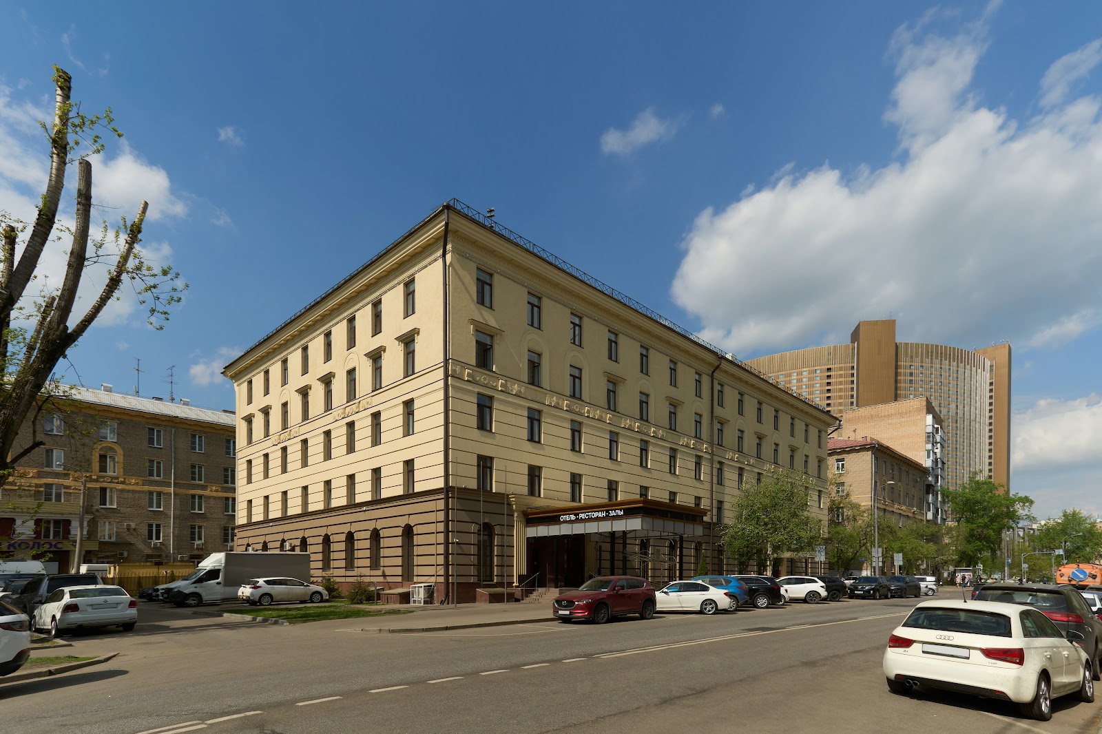 Луна и лотос