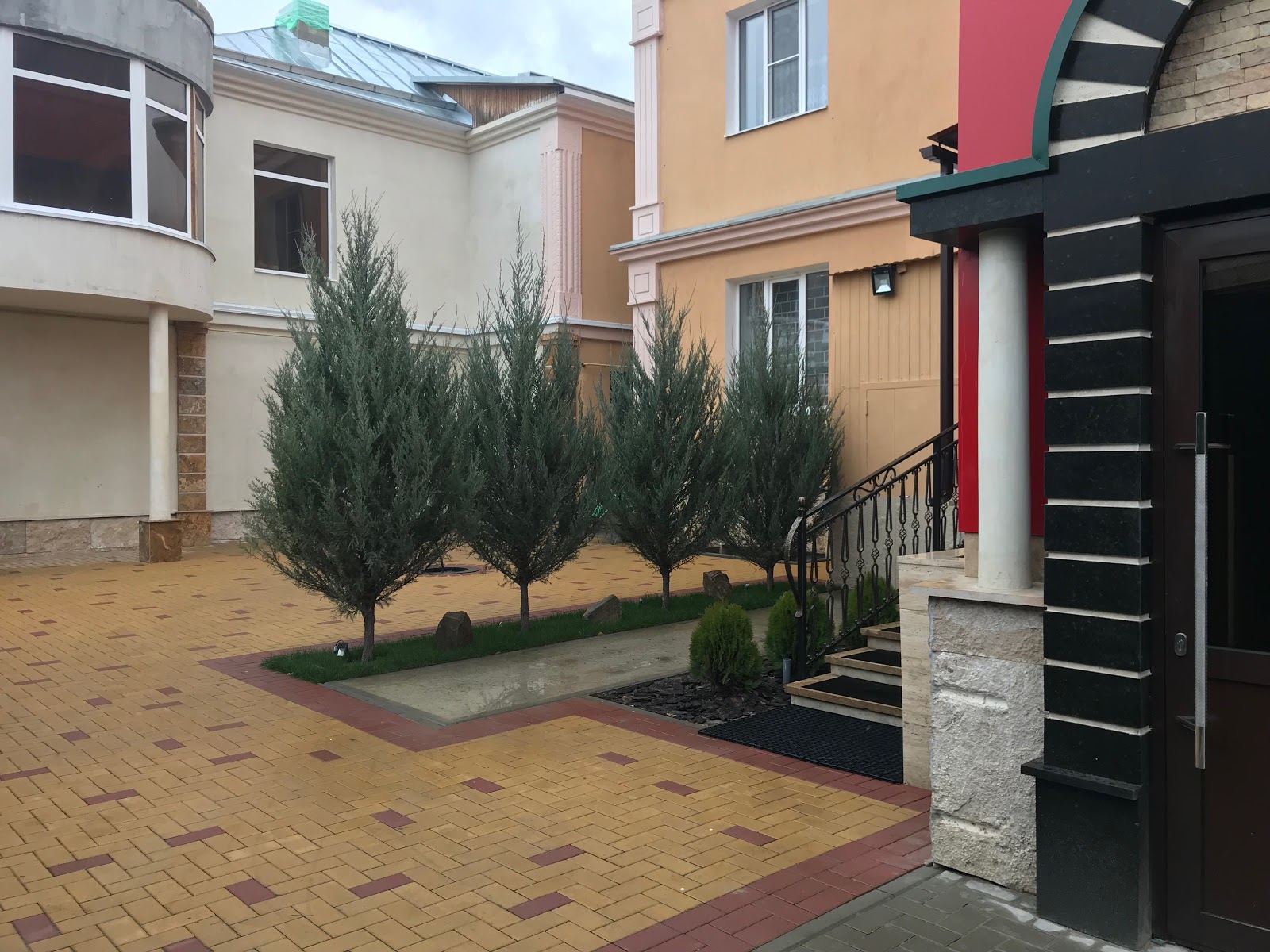 Гостинный дворик