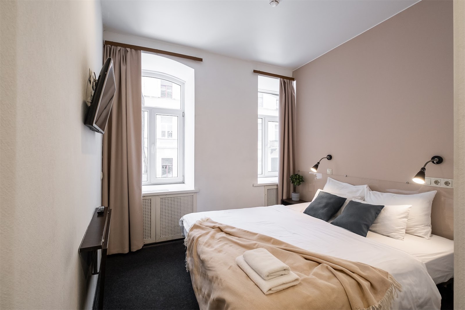 Петровский двор - photo 1