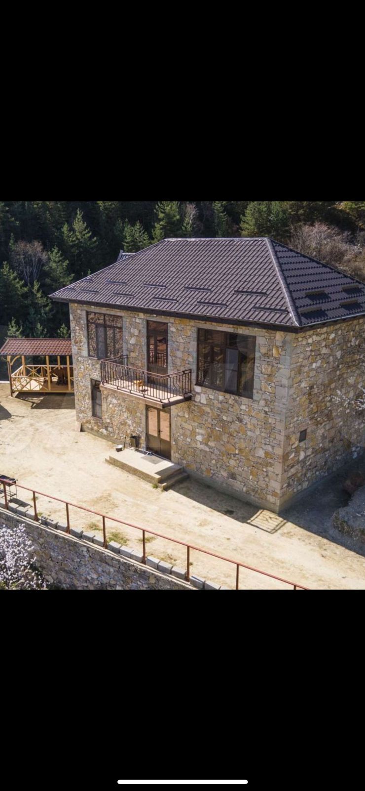 "Дом на скале"