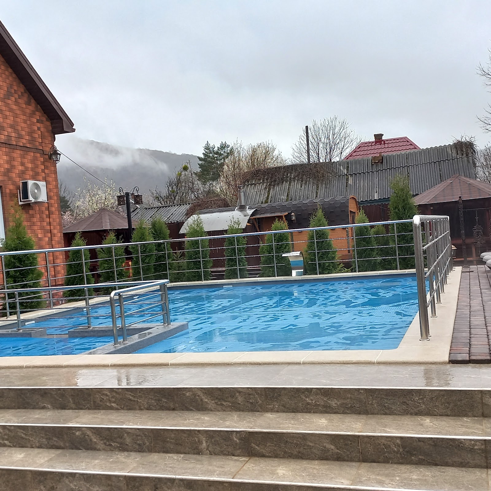 Бунгало у реки