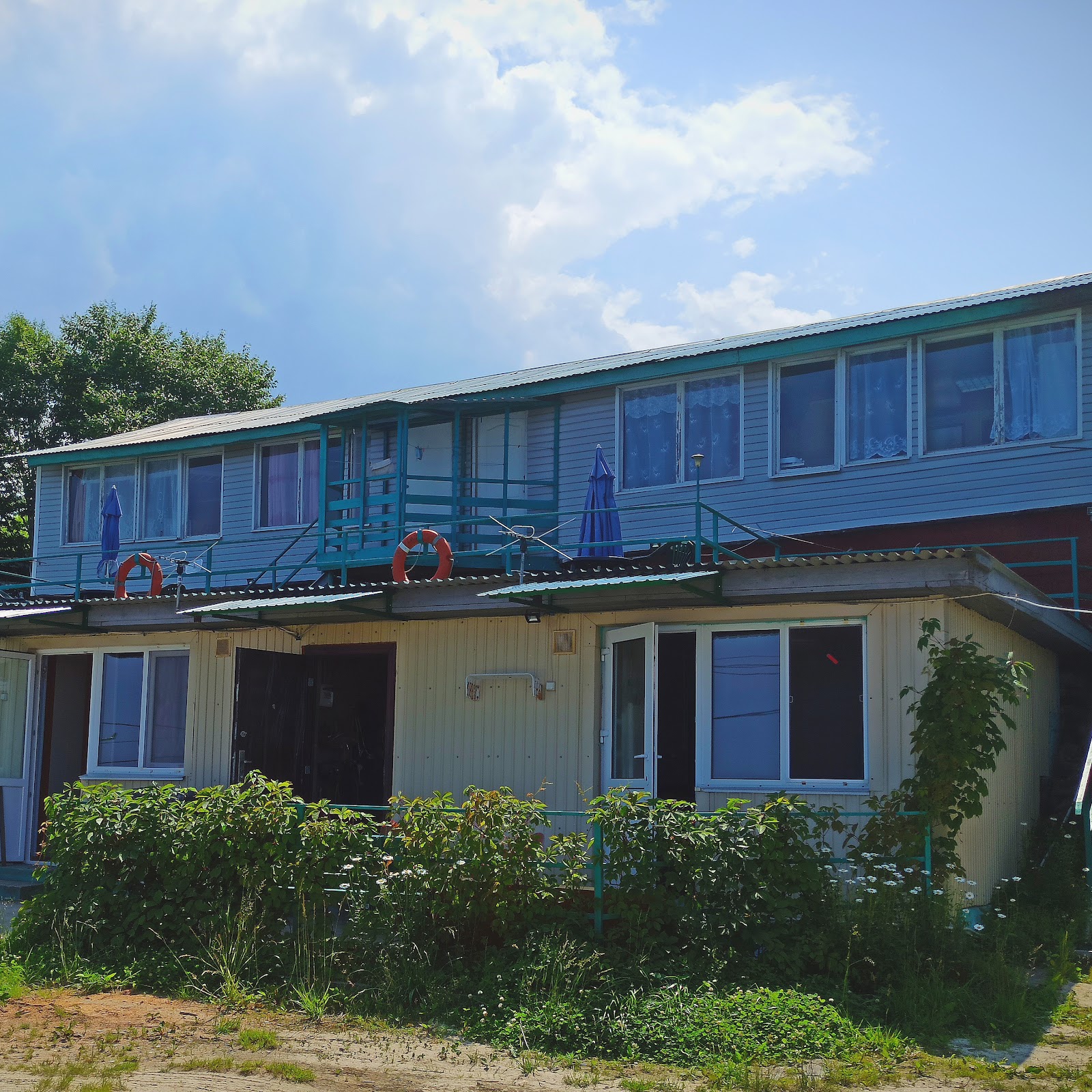 Семейная база на берегу моря п. Безверхово