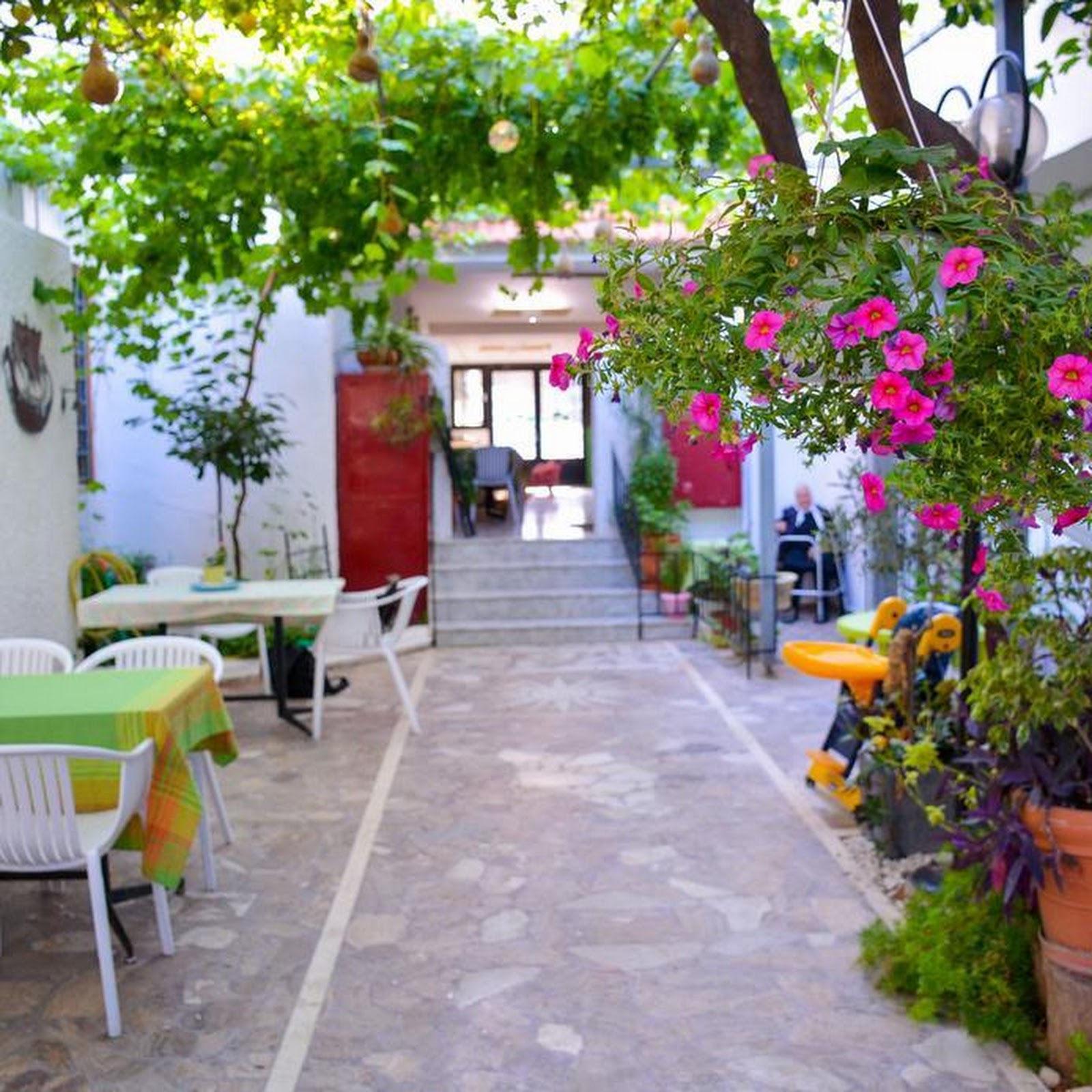 Гарни хостел