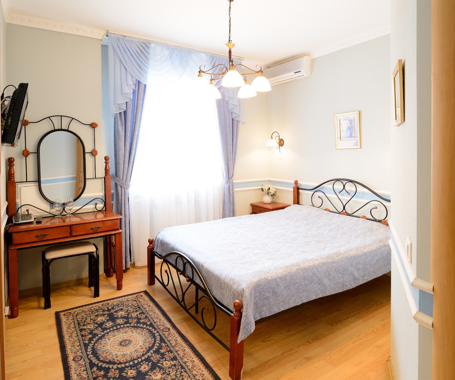 Виктория, Курган