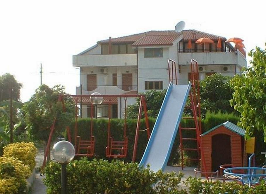 Prince Apartments - photo 2