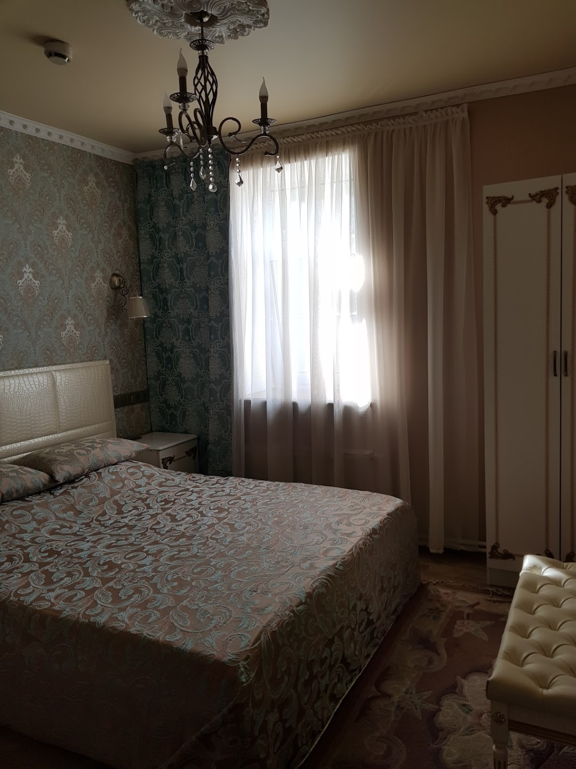 УЮТ, мотель