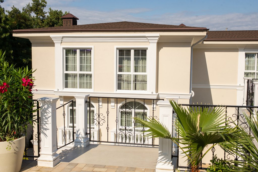 The White Residence - photo 4