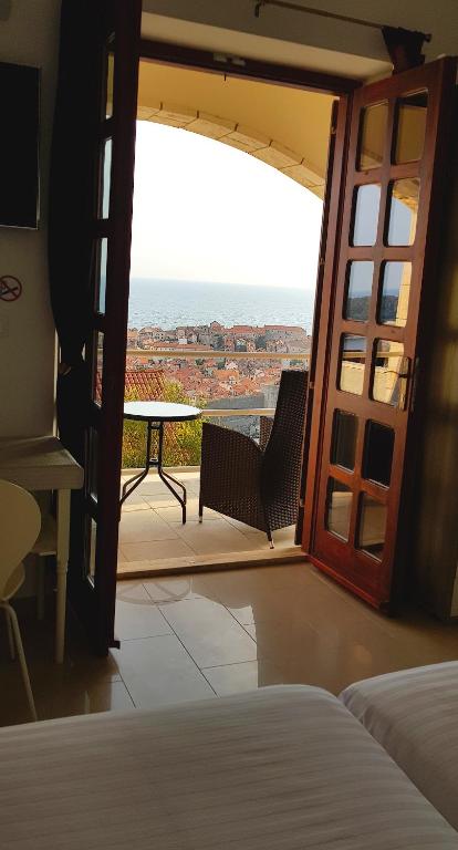 Sea View Studio with terrace inside the Old Town - photo 3