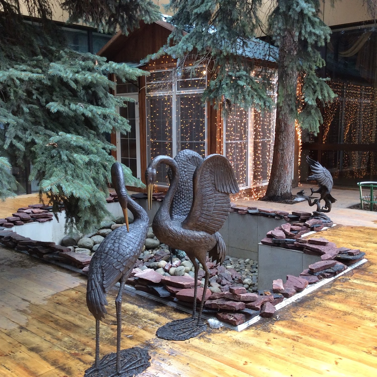 Юность, Гостиница