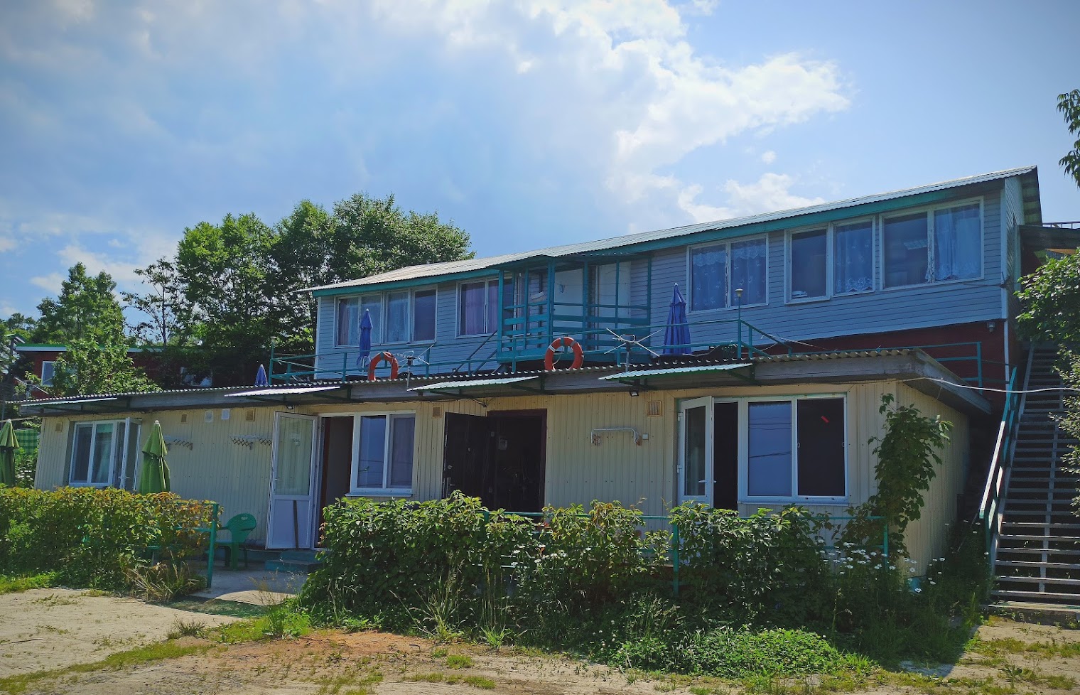 Семейная база на берегу моря п. Безверхово