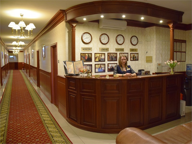 Отель София