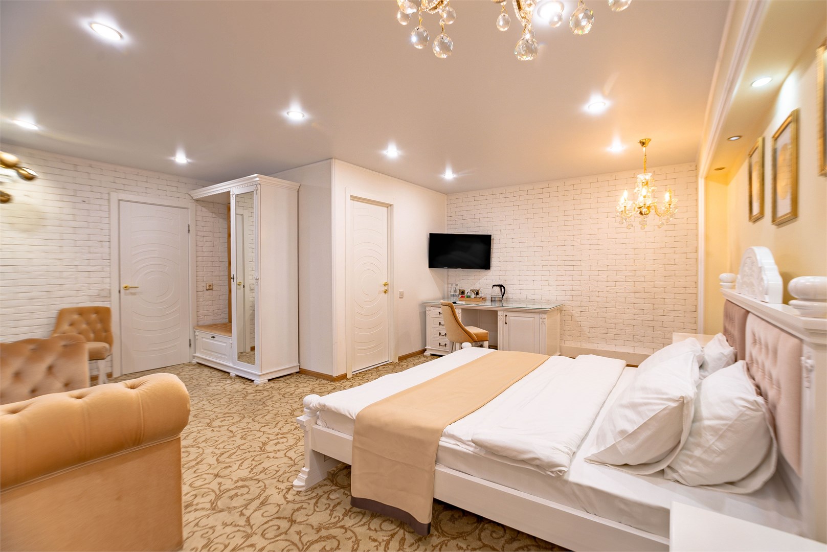Revival Hotel - photo 3