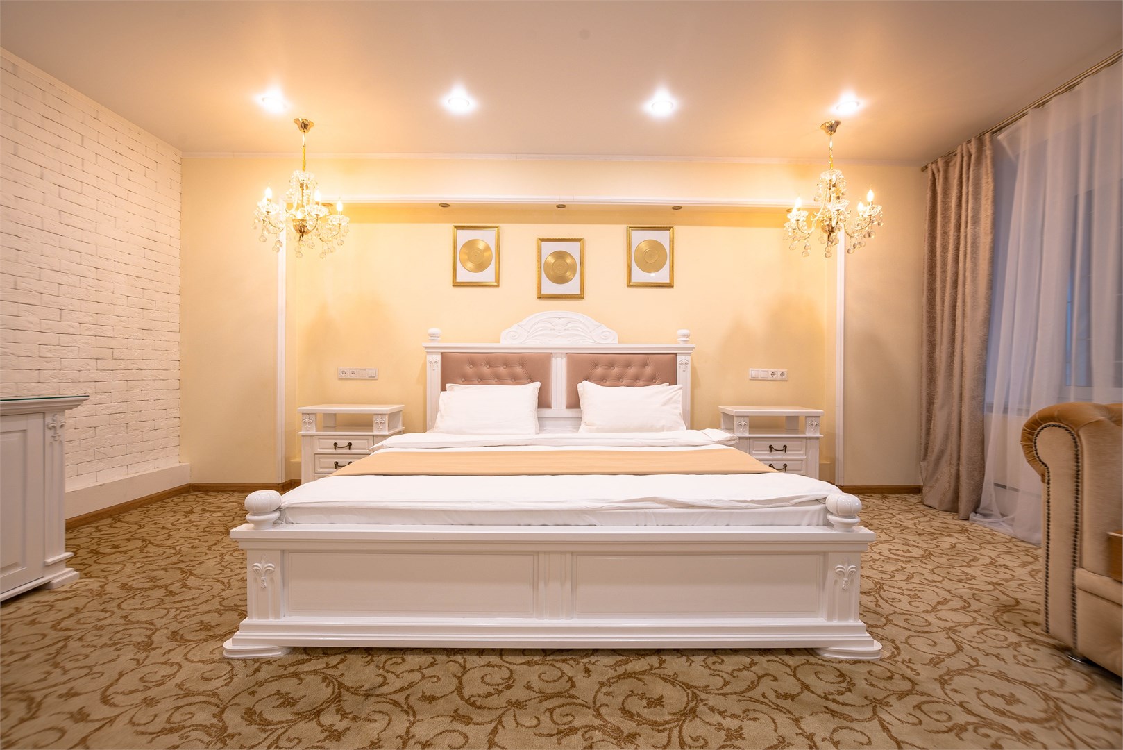 Revival Hotel - photo 4