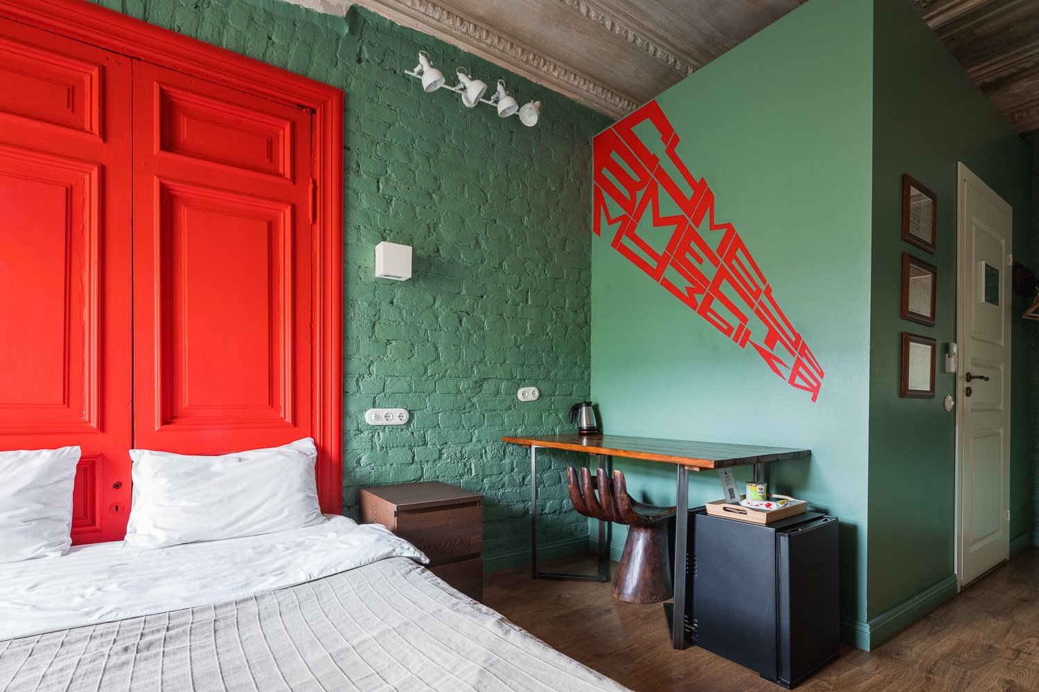 Metropolis Hotel - photo 2