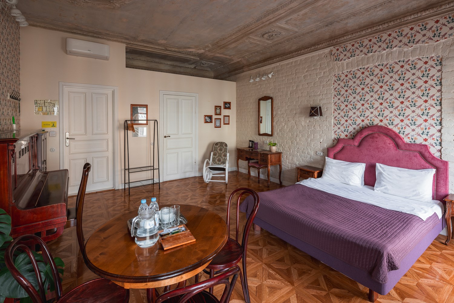 Metropolis Hotel - photo 5