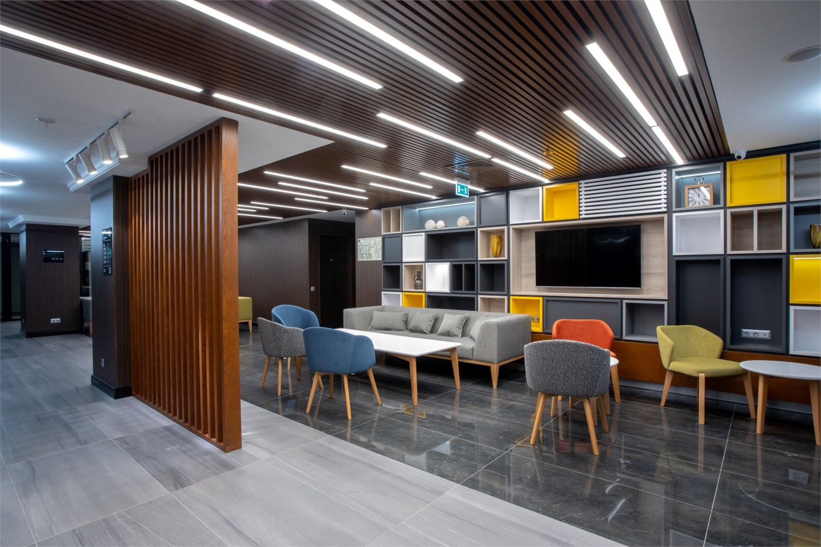 Holiday Inn - photo 2