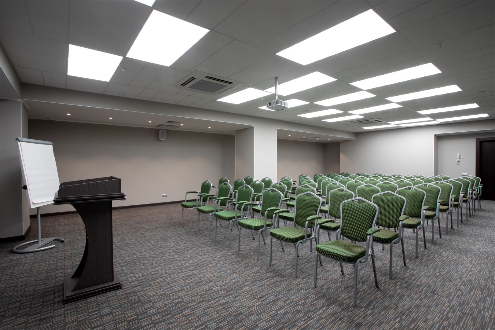 Holiday Inn - photo 4