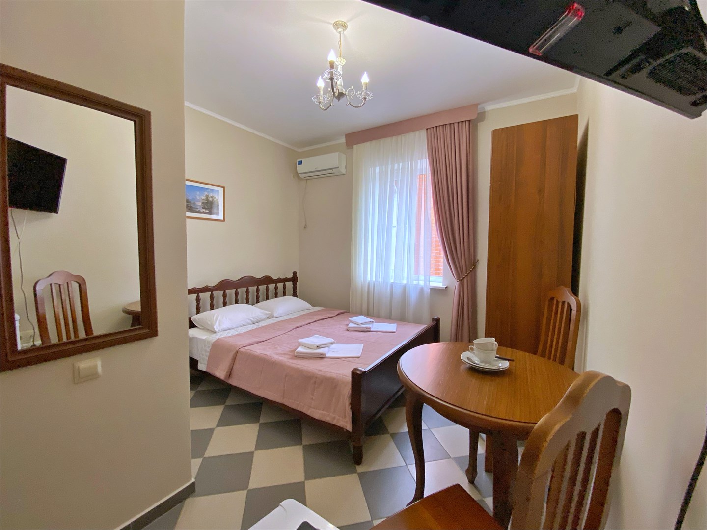 Домик у реки