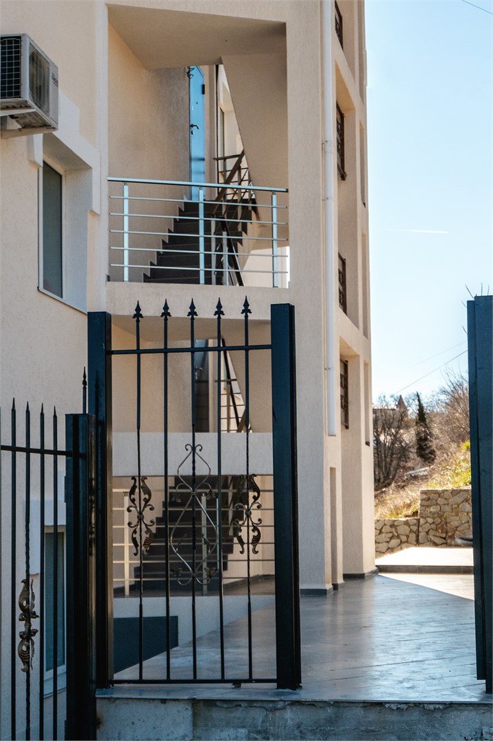 Avalon Apartments - photo 2