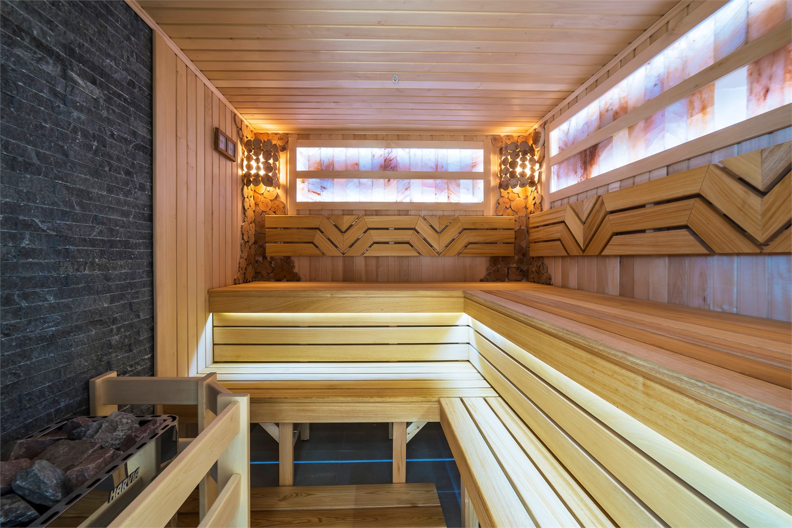 Grand Sapphire Apartments - photo 3