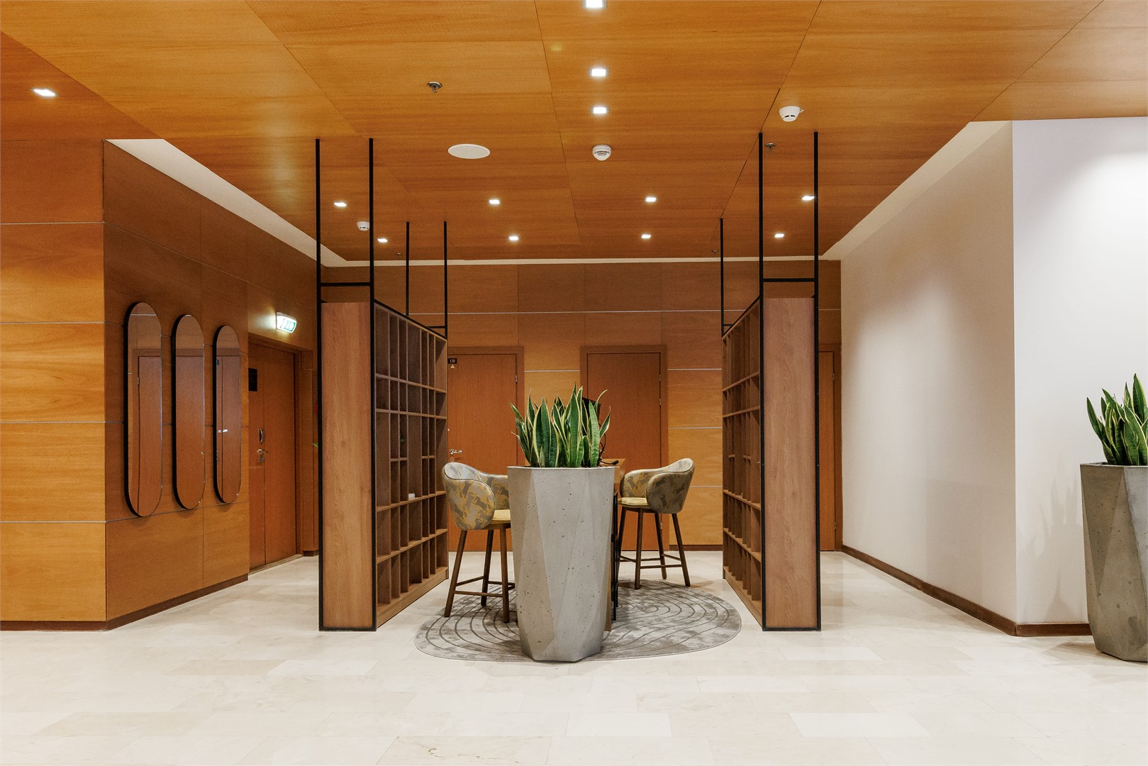 Palace Bridge Hotel - photo 4