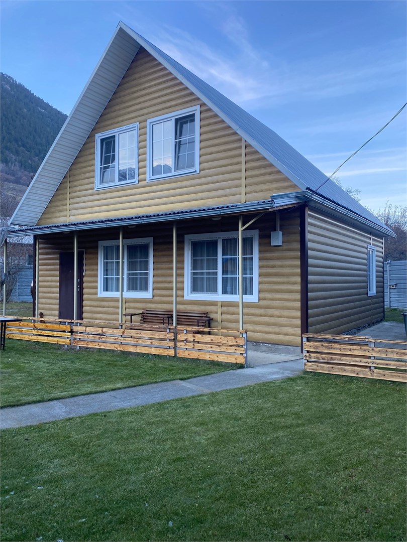 Шале у реки