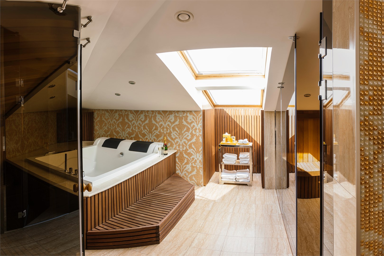 Majestic Boutique Hotel Deluxe - photo 4