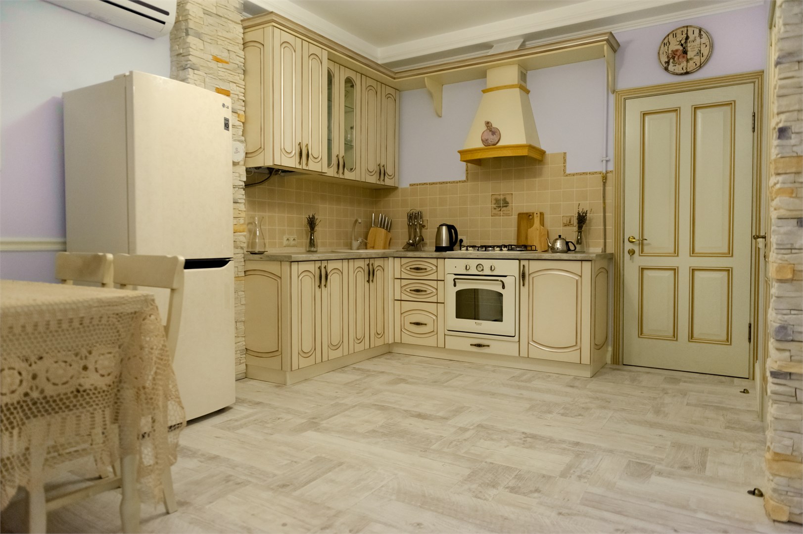 Апартаменты на улице Чехова "Сердце Ялты" - photo 4