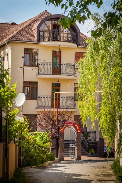Golden House - photo 4