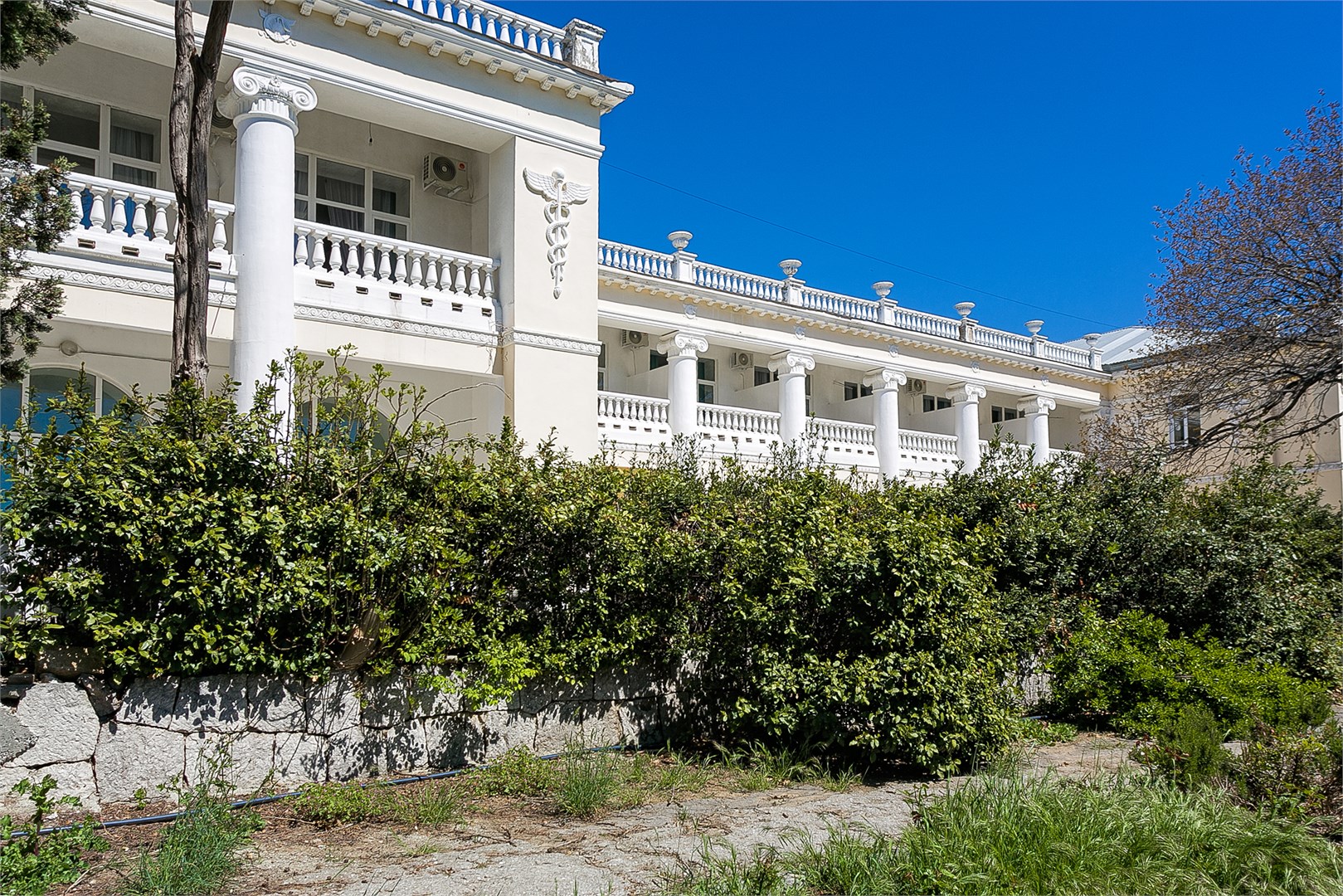 AMPIR Resort Hotel - photo 2