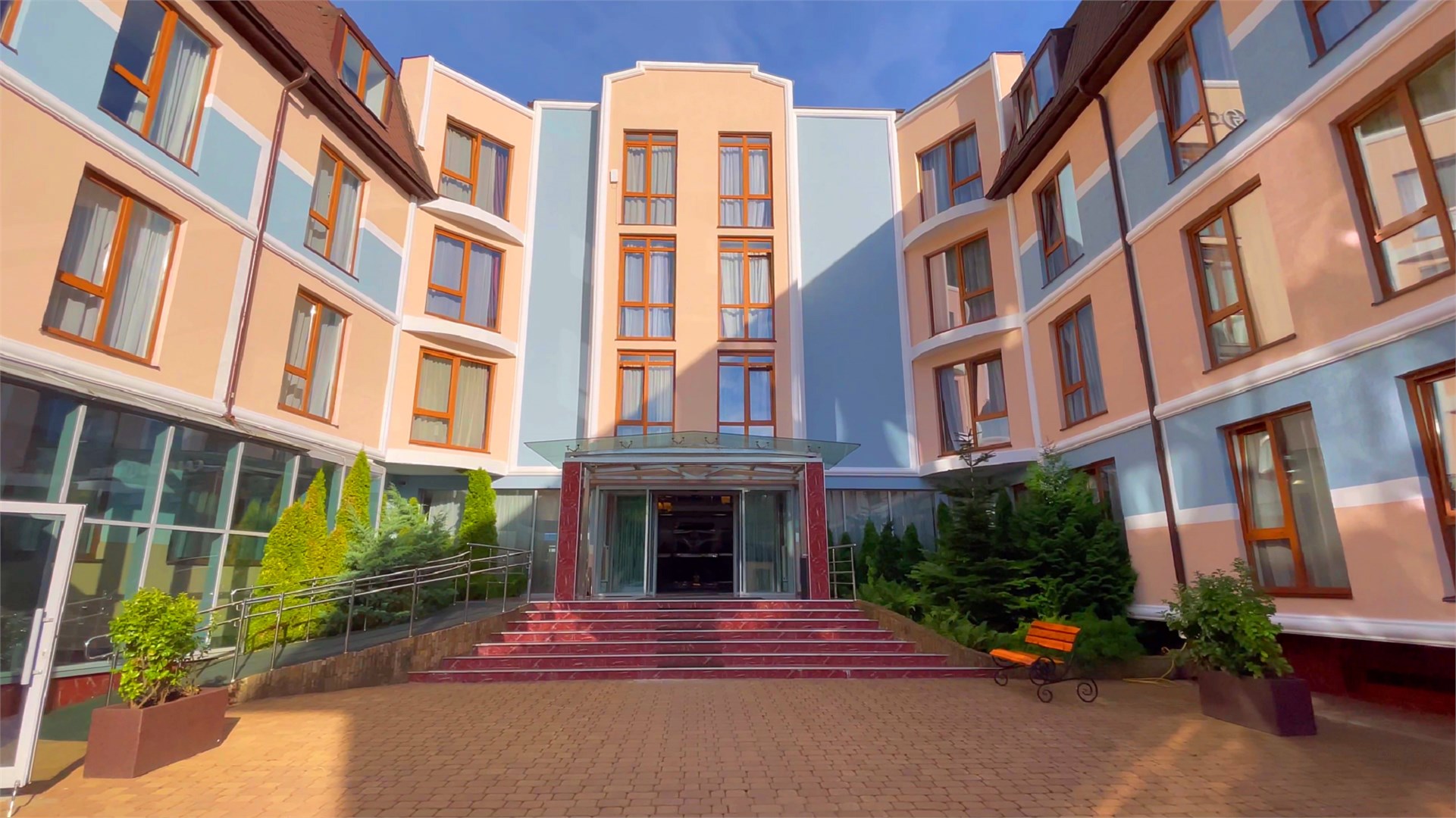 Undersun Калипсо, Эсто-Садок