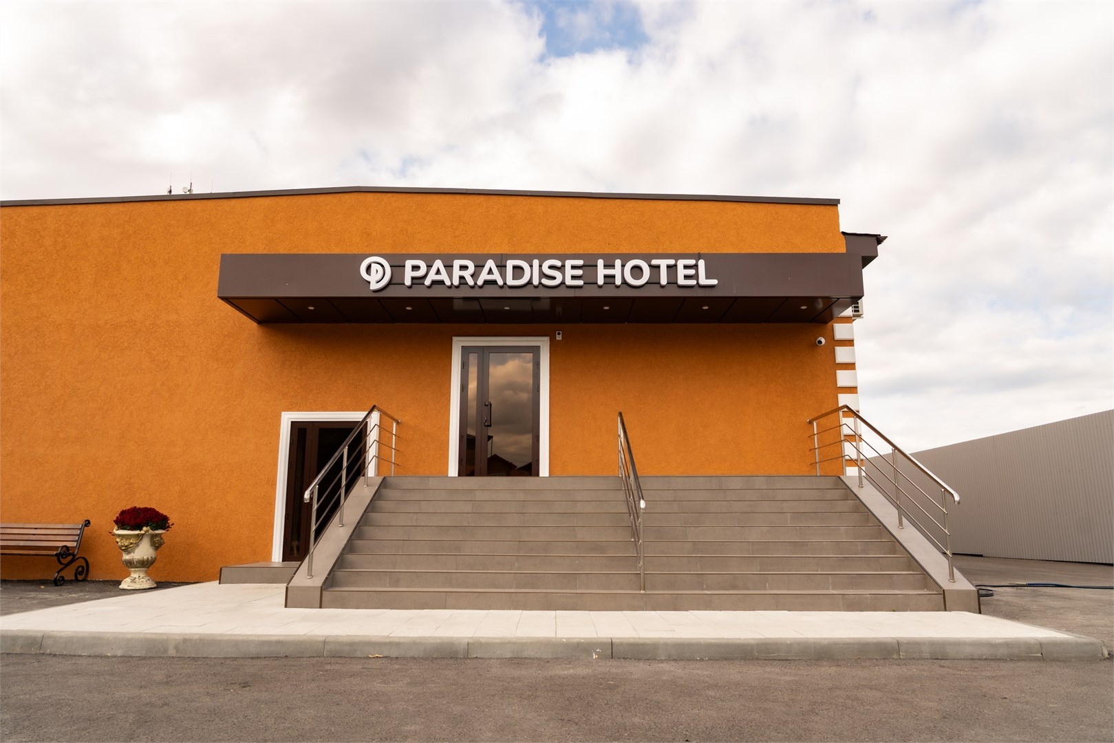 Paradise Hotel - photo 3