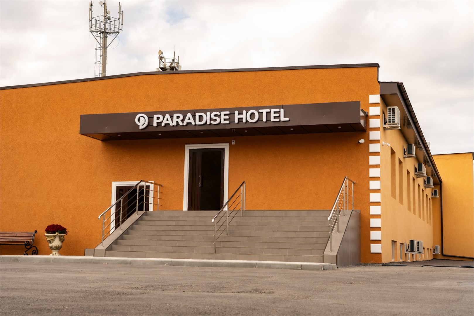Paradise Hotel - photo 2