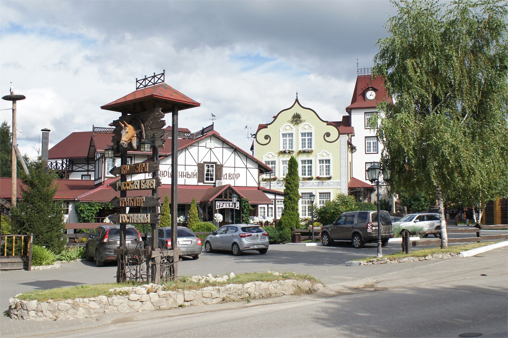 Конюшенный двор