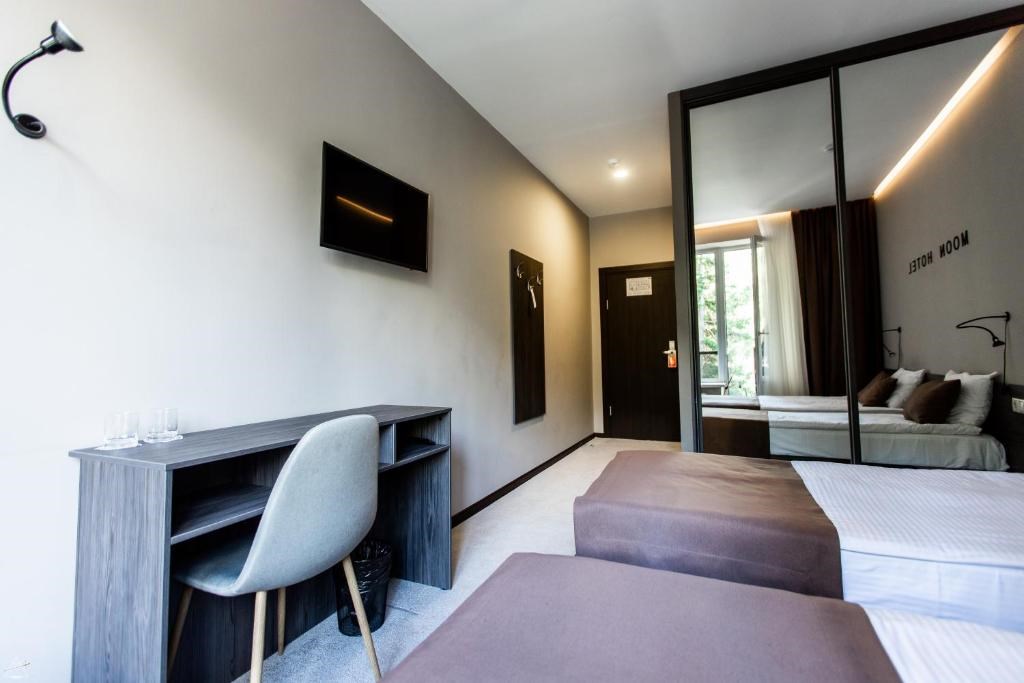 Moon Hotel - photo 4