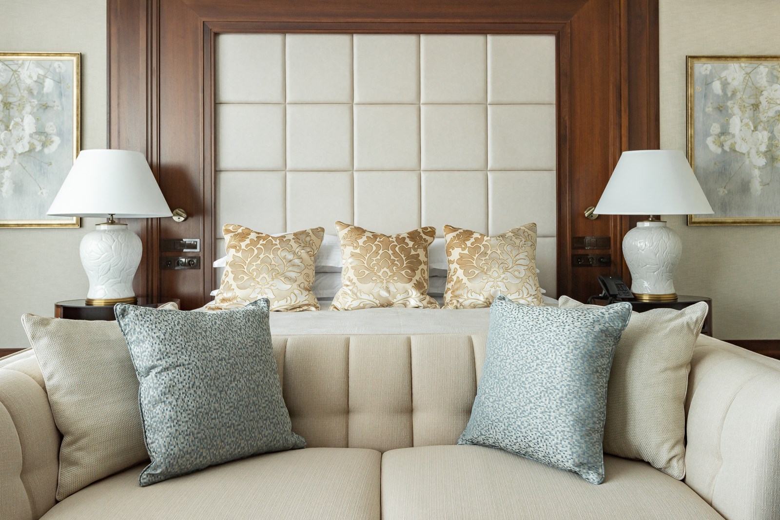 City Hotel - photo 2