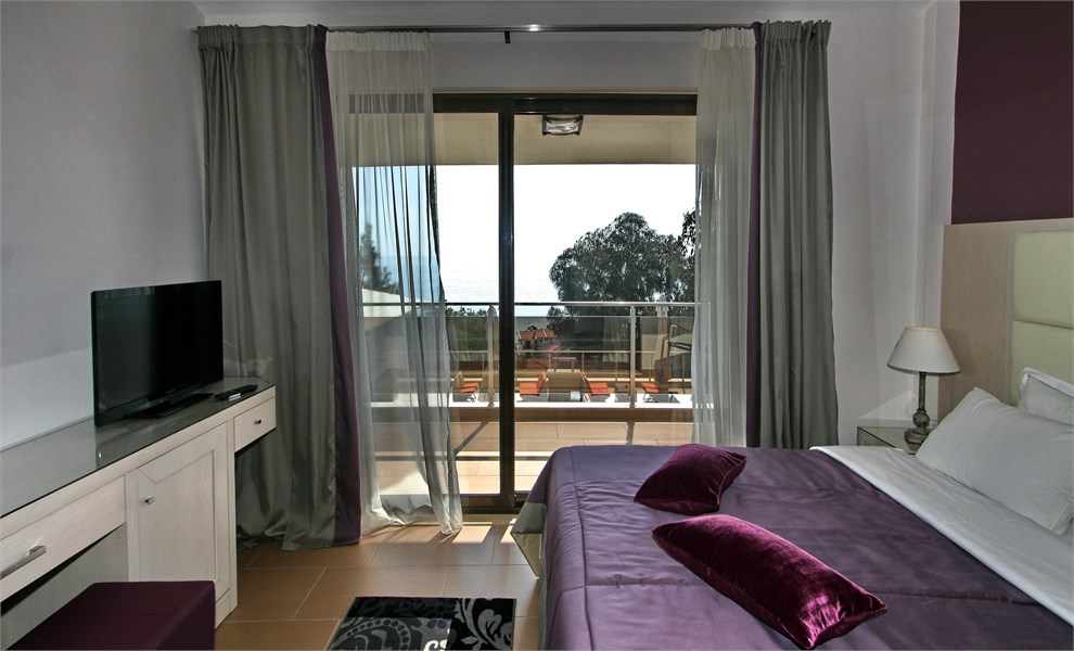 Rahoni Cronwell Park Hotel - photo 3