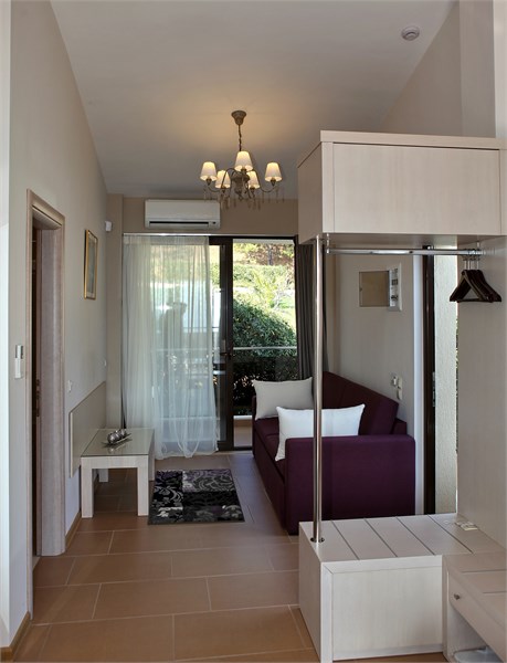 Rahoni Cronwell Park Hotel - photo 4