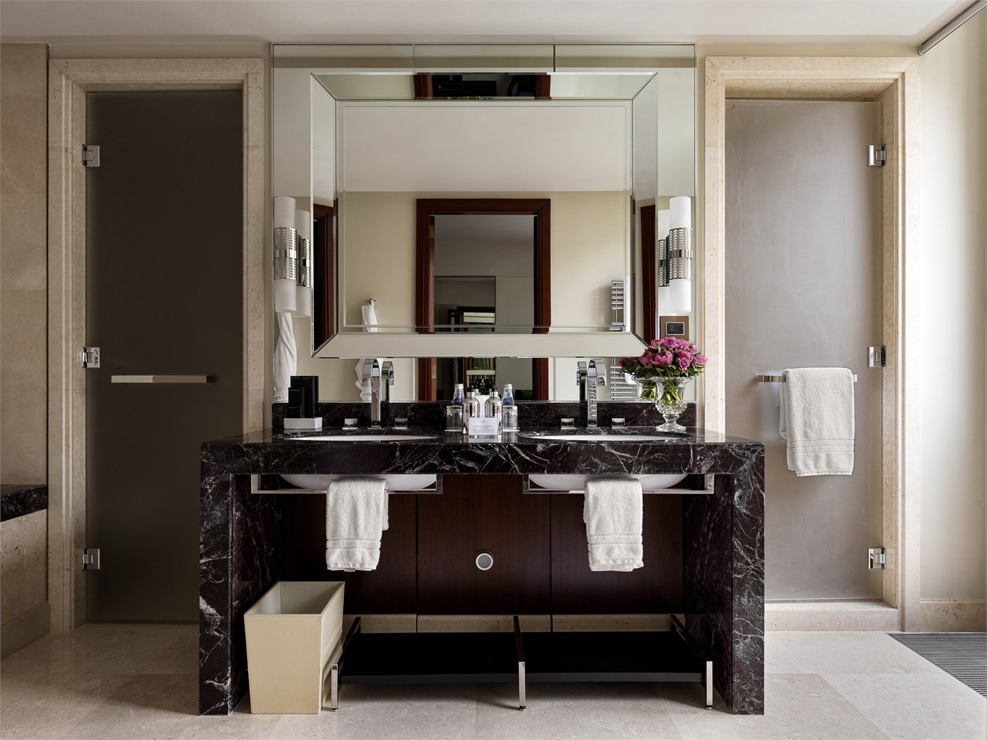 Four Seasons Hotel Moscow - photo 4